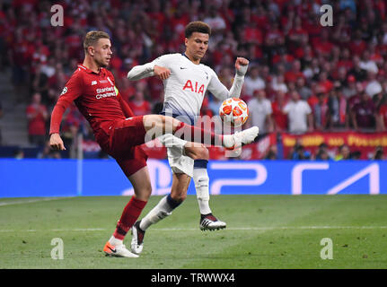 MADRID, Spanien - Juni 1, 2019: Jordanien Henderson von Liverpool (L) und Dele Alli von tottenham dargestellt während der UEFA Champions League 2018/19 zwischen den Tottenham Hotspur (England) und dem FC Liverpool (England) an Wanda Metropolitano. Stockfoto