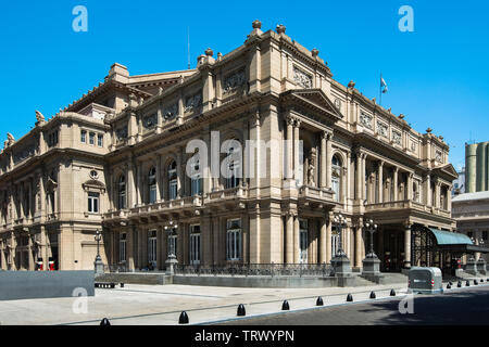 Teatro Colon ist das wichtigste Opernhaus und historisches Denkmal in Buenos Aires, Argentinien. Es ist eines der zehn besten Opernhäusern der Welt. Stockfoto