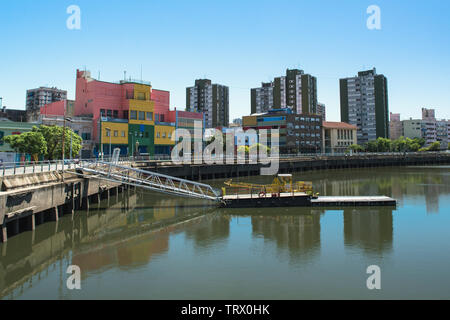 Farbenfrohe Gebäude und Street Art in La Boca, Buenos Aires, Argentinien Stockfoto