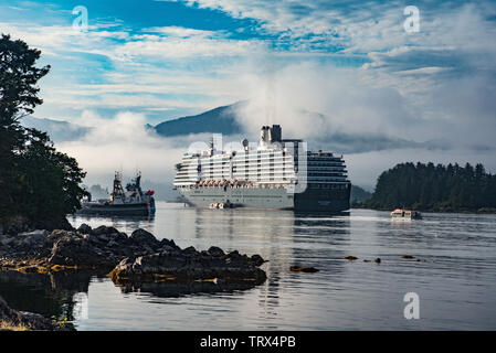 Kreuzfahrtschiff im Hafen, Sitka, Alaska Stockfoto