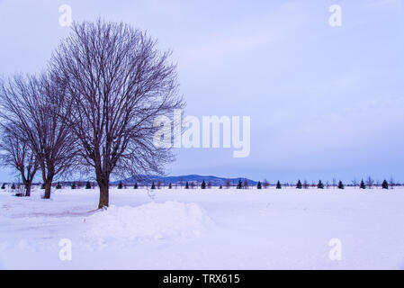 St-Cesaire farmen Landschaft nach Schnee Stockfoto