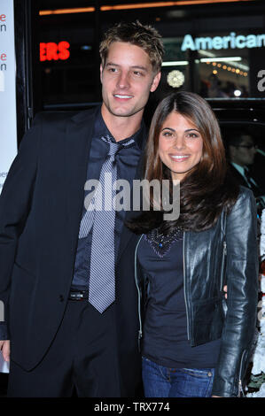 LOS ANGELES, Ca. November 20, 2008: Justin Hartley & Lindsay Hartley bei der Weltpremiere von "Four Christmases" am Grauman's Chinese Theater, Hollywood. © 2008 Paul Smith/Featureflash Stockfoto