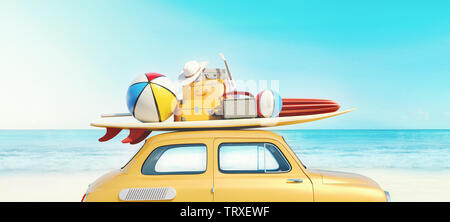 Gelbes Retro-Auto mit Gepäck und Strandausrüstung auf dem Dach