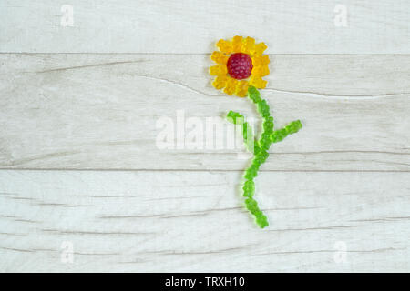 Blume aus Gummibärchen Stockfoto