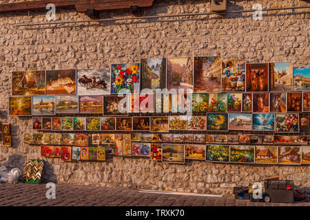 Sammlung von Gemälden für Verkauf an Florian's Gate, Krakau, Polen Stockfoto