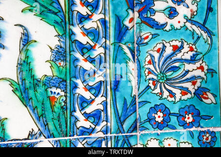 Aufwändige Iznik Mosaik Fliese Arbeit der Harem im Topkapi Palast in Istanbul, Türkei Stockfoto