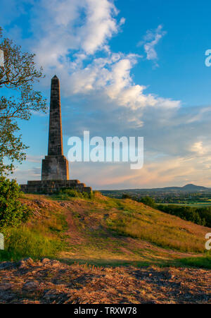 Lilleshall Denkmal, die anders als die Sutherland Denkmal bekannt, mit Blick auf die wrekin in der Ferne. Stockfoto