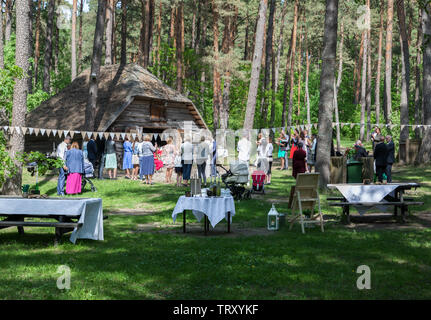 Folk Konzerte und traditionelle und handwerkliche Festivals im Ethnographischen Freilichtmuseum Lettlands, Riga, Lettland Stockfoto