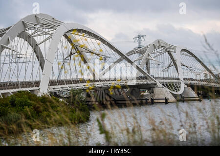 Amsterdam Osten Ijburg neu Bezirk im Osten von Amsterdam. Moderne Architektur, Enneüs-Heerma Brücke. Stockfoto