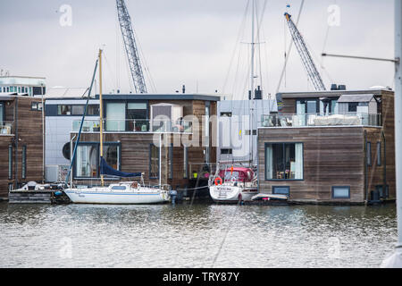 Amsterdam Osten Ijburg neu Bezirk im Osten von Amsterdam. Moderne Architektur, Hausboote, Apartments und Loft Häuser wurden gebaut. Stockfoto