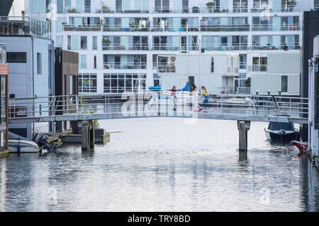 Amsterdam Osten Ijburg neu Bezirk im Osten von Amsterdam. Moderne Architektur, Hausboote, Apartments und Loft Häuser wurden gebaut. Stockfoto