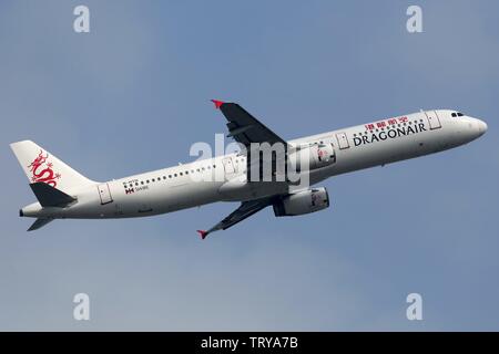 Hongkong, China - 26. September 2013: Dragonair Airbus A321 am Flughafen Hong Kong (HKG) in China. | Verwendung weltweit Stockfoto