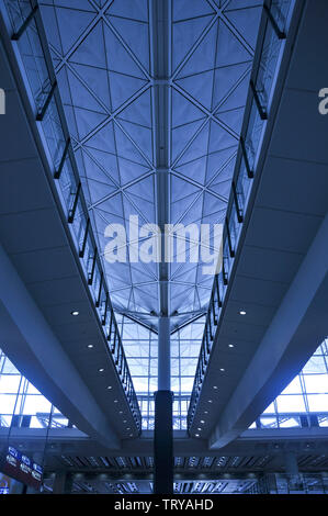 Hongkong, China, 29, April, 2013. Innere Aufnahme der Hong Kong International Airport, ist die kommerzielle Flughafen Hong Kong, erbaut auf zurückgewonnen Stockfoto