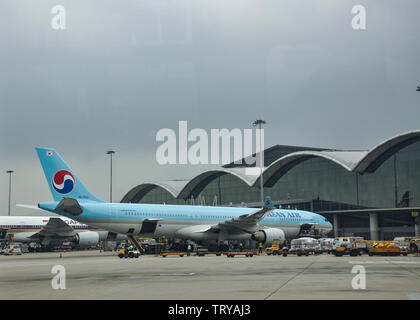Hongkong, China, 29, April, 2013. Das Flugzeug auf dem Rollfeld. Hong Kong International Airport ist der Flughafen in Hongkong. Stockfoto