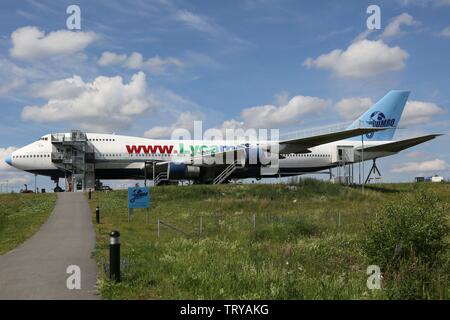 Stockholm, Schweden - 25. Juni 2013: Jumbo Hostel Boeing 747 am Flughafen Stockholm Arlanda (ARN) in Schweden. | Verwendung weltweit Stockfoto