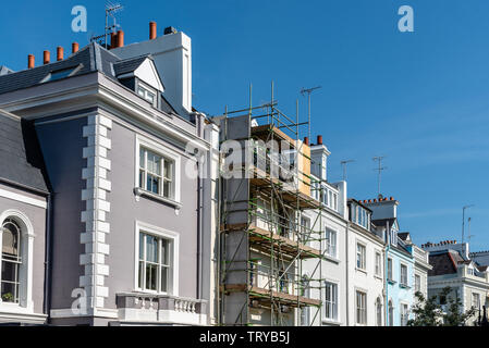 Bunte Stadthäuser in Notting Hill, London, England, Großbritannien Stockfoto