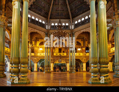 Ehe Pavillon, Innenraum geschossen von Mysore Palast oder ambavilas Palace, Mysore, Hassan, Karnataka, Indien Stockfoto