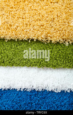 Viele Teppiche in verschiedenen Farben close-up Stockfoto
