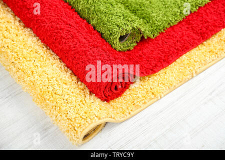 Viele Teppiche in verschiedenen Farben close-up Stockfoto