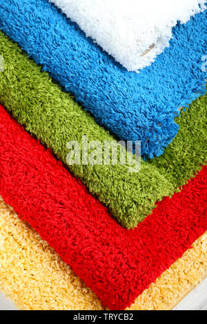 Viele Teppiche in verschiedenen Farben close-up Stockfoto