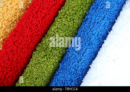 Viele Teppiche in verschiedenen Farben close-up Stockfoto