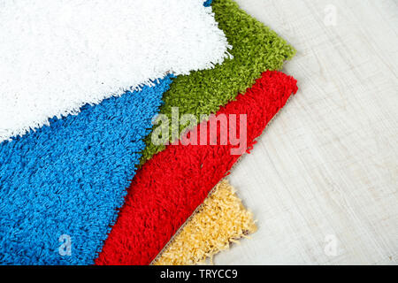 Viele Teppiche in verschiedenen Farben close-up Stockfoto