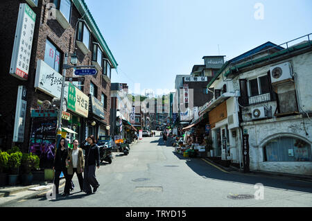 Seoul, Korea, 1., Mai, 2013. Blick auf die Straße von Seoul. Es ist die Hauptstadt und größte Metropole von Südkorea. Stockfoto