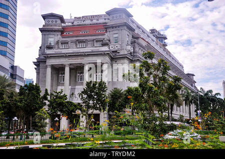 Das Fullerton Hotel Singapore ist ein 5-Sterne Luxushotel in der Nähe der Mündung des Singapore River entfernt, in der Innenstadt der zentralen Bereich. Stockfoto