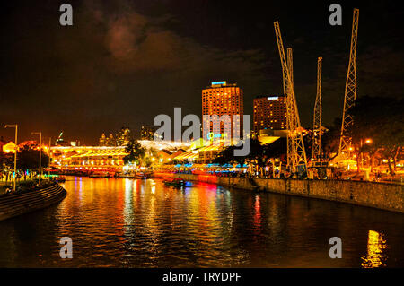 Singapur, 2. Oktober 2015. Clarke Quay in der Nacht. Es ist eine historische Stromkaje in Singapur, innerhalb des Singapore River Planung entfernt. Stockfoto