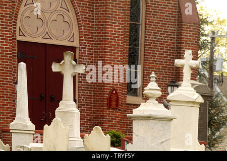 Friedhof auf dem Gelände des St. Peter's Episcopal Church in Lewes, DE, USA Stockfoto