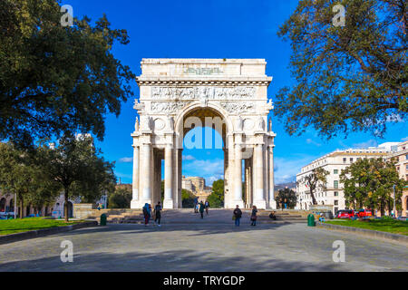 Genua, Italien - März 9, 2019: Platz des Sieges, Piazza della Vittoria mit Bogen des gefallenen Soldaten in der Innenstadt von Genua, Italien Stockfoto