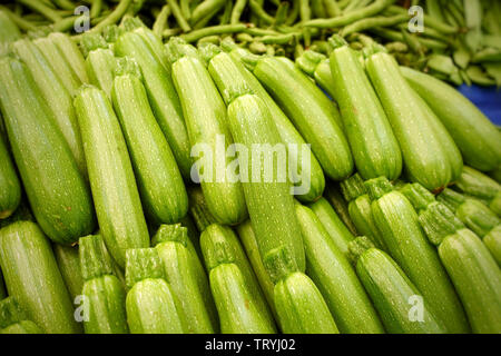 Organische gesunde Gemüse Kürbis in einem Lebensmittelgeschäft stehen Stockfoto