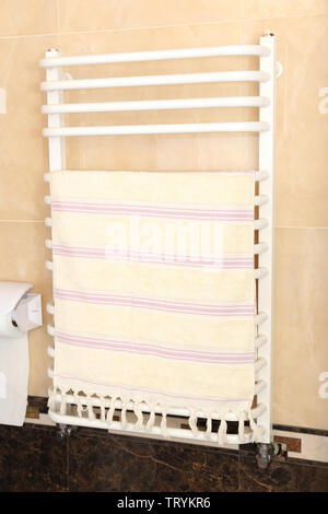 Modernen beheizten Handtuchhalter im Badezimmer Wand Fliesen- Buchse