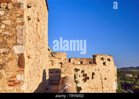 Mittelalterliche Mauern und Türme in der Stadt von Magliano in Toscana, Toskana, Italien Stockfoto