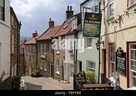 Ihr Dolphin, King Street, Robin Hood's Bay, Borough von Scarborough, North Yorkshire, England, Großbritannien, USA, UK, Europa Stockfoto