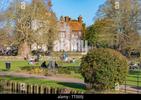 CANTERBURY, Großbritannien - 23 Februar: Landschaft der Riverside Park in Canterbury entlang des Flusses Stour am 23. Februar 2019 in Canterbury Stockfoto