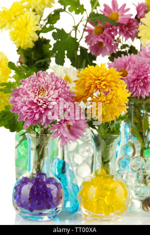 Schönen Blumen in Vasen mit hydrogel Nahaufnahme Stockfoto