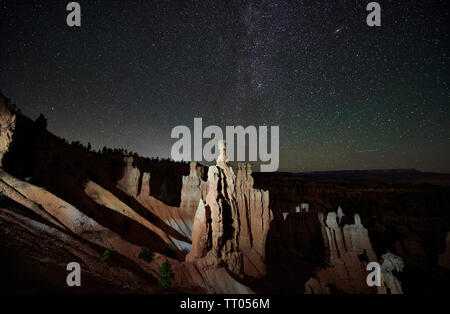 Night Shot im Bryce Canyon National Park mit Milchstraße, Utah, USA, Nordamerika Stockfoto