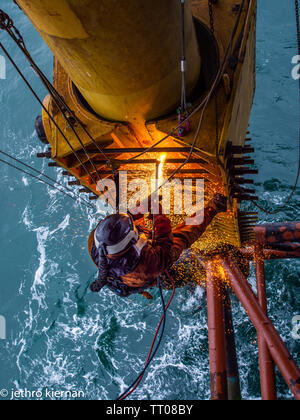 Zugang mit Seil decomisining von Öl und Gas Plattform Stockfoto