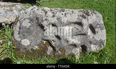 Cup-and-Ring markiert Stein am Eingang des Tregiffian Grabkammer, eine Neolithische oder frühen Bronzezeit chambered Grab, in der Nähe der Lamorna, Cornwall, En Stockfoto