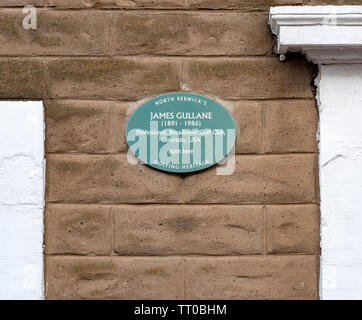 Gedenktafel in North Berwick, East Lothian, Schottland, Kennzeichnung der Geburtsort von professioneller Golfspieler James Gullane. Stockfoto