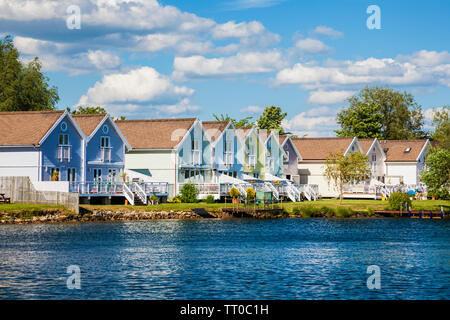 Luxus Ferienwohnungen rund um Spring Lake in der Cotswold Water Park, Cirencester, Gloucestershire. Stockfoto