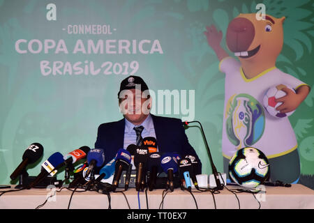 São Paulo, Brasilien, 13. Juni, 2019 CONMEBOL-Präsident Alejandro Domínguez gibt eine Pressekonferenz zum Start der CONMEBOL Copa América Brasil 2019, im Four Seasons Hotel São Paulo statt, in der Südzone von São Paulo, am Nachmittag des Donnerstag, 13. (Foto: Eduardo Carma/Foto Premium) Credit: Eduardo Carma/Alamy leben Nachrichten Stockfoto