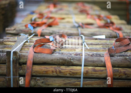 Säcke, die auf Paletten aus Holz Produkte für den Export der Lagerbestände im Handel Hafen vorbereitet Stockfoto