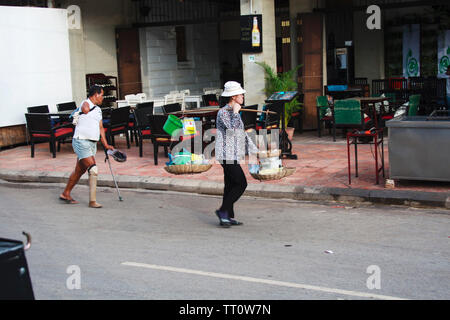 Siem Reap, Kambodscha, April 2013: landmine Opfer im Pub Street von Siem Reap. Das Land hat ein großes Problem mit Landminen, insbesondere in ländlichen Gebieten ein Stockfoto