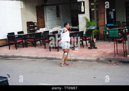 Siem Reap, Kambodscha, April 2013: landmine Opfer im Pub Street von Siem Reap. Das Land hat ein großes Problem mit Landminen, insbesondere in ländlichen Gebieten ein Stockfoto