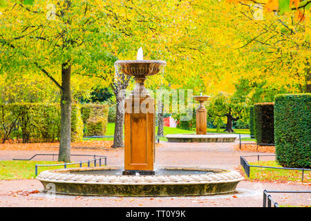 Ruhige Landschaft mit Brunnen in das Regent's Park in London Stockfoto