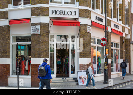 Fiorucci Kleidung Shop an der Ecke Brewer Street und Große Mühle Street, Soho, London Stockfoto