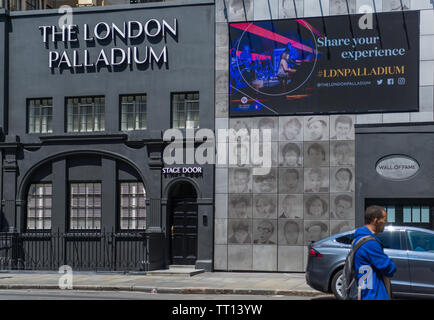 London Palladium Stage Door und Wall of Fame im Great Marlborough Street, London, UK Stockfoto