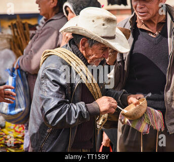 Szenen aus dem Sonntag Markt in Tarabuco, Bolivien Stockfoto